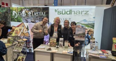 Stand der Destinationen Das Selketal, Südharz, Oberharz der GLC AG mit Mitarbeiitern auf Messer in GHamburg